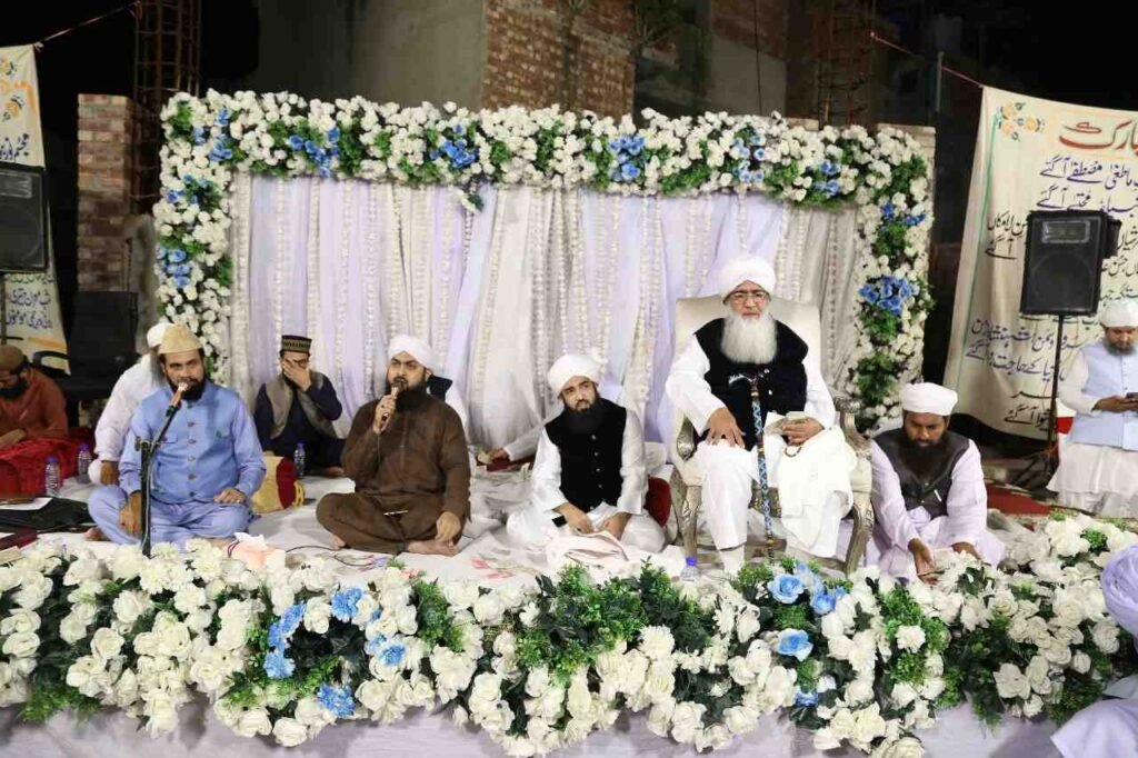 Shaykh Muhammad Mohsin Munawar Yousafi, the esteemed Islamic spiritual guide (Murshid), delivering a passionate discourse, wearing a white turban and dark vest.